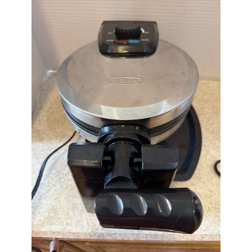 Bella BPA/PFOA Free Non-Stick Rotating Belgian Waffle Maker Model GH-805